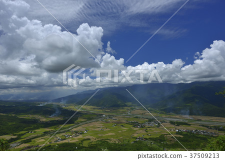 Rice fields, rural areas, wilderness, mountains, Taiwan, Hualien, East Rift Valley, rural scenery, farmland, sixty stone mountains Rice fields, rural areas, wilderness, mountains, Taiwan, Hualien, East Rift Valley, rural scenery, farmland, sixty stone mountains 37509213
