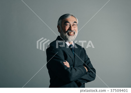 衣服的老人微笑 衣服的老人微笑 37509401