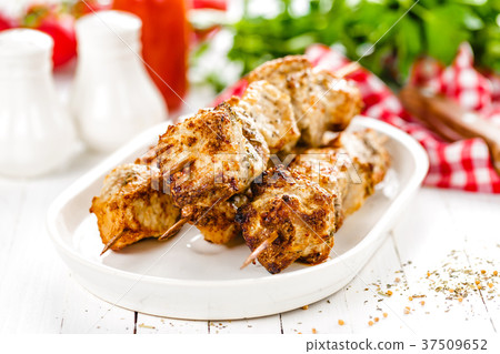 Grilled meat skewers, shish kebab Grilled meat skewers, shish kebab 37509652
