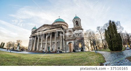 Panoramic photo of Beautiful basilica in Esztergom Panoramic photo of Beautiful basilica in Esztergom 37510165