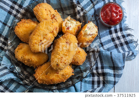 Homemade croquettes of jamon ham Homemade croquettes of jamon ham 37511925
