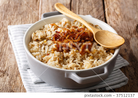 Vegetarian meal 37512137