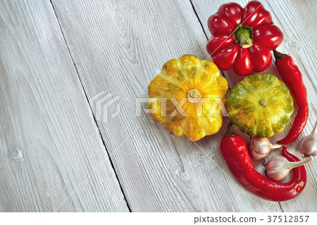 Red, yellow and green bush pumpkins, peppers Red, yellow and green bush pumpkins, peppers 37512857