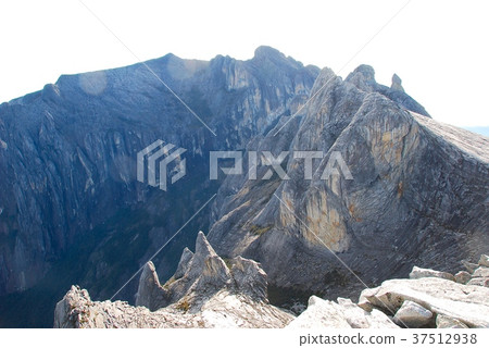 從Kinabalu“Lo's Peak”（東馬來西亞/婆羅洲島）頂部查看 37512938