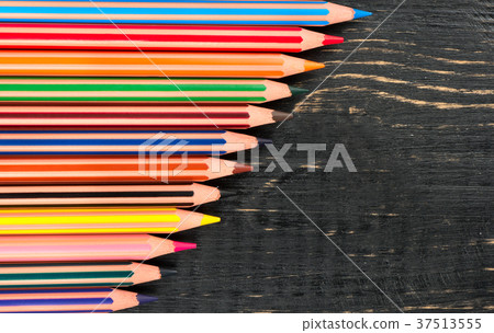 Colored pencils 37513555