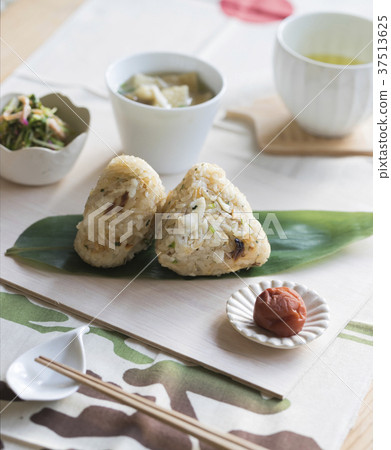 Stir-fried rice ball Stir-fried rice ball 37513625