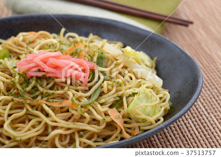看起來很美味的炒麵 37513757