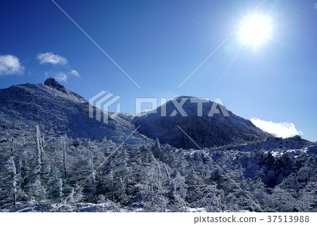 East / West Tenshodake (Photo taken at: Yatsugatake, Kuro Yuridaira, near the back garden of Tengu) 37513988