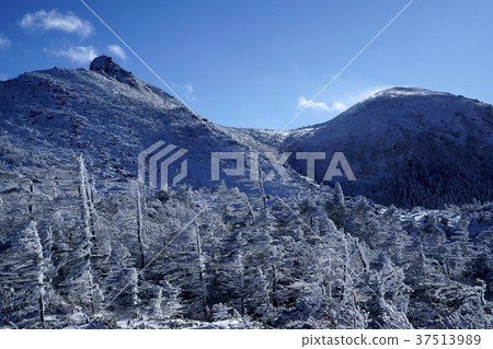 East / West Tenshodake (Photo taken at: Yatsugatake, Kuro Yuridaira, near the back garden of Tengu) 37513989