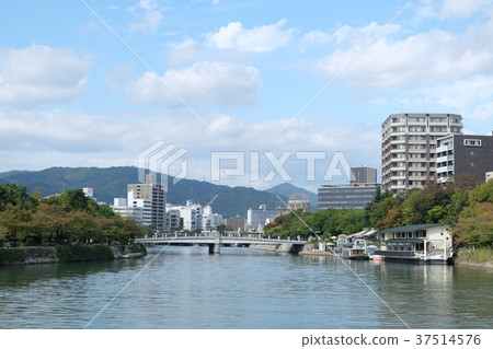 Hiroshima _ Motoyasu River 37514576