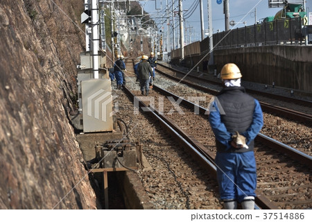 Train watchman and carrier line work Sanyo train near Shioya 37514886