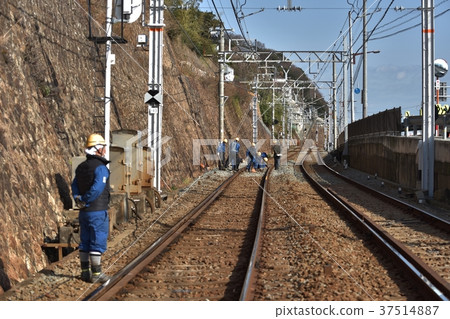 Train watchman and carrier line work Sanyo train near Shioya 37514887