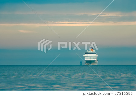 Large royal cruise liner Large royal cruise liner 37515595