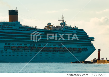 Large royal cruise liner Large royal cruise liner 37515598
