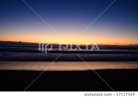 Morning glow Morning glow 37517584