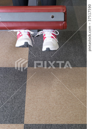 Women exercising in fitness gym 37517590