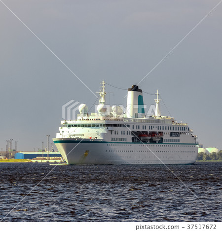 White cruise liner in city White cruise liner in city 37517672