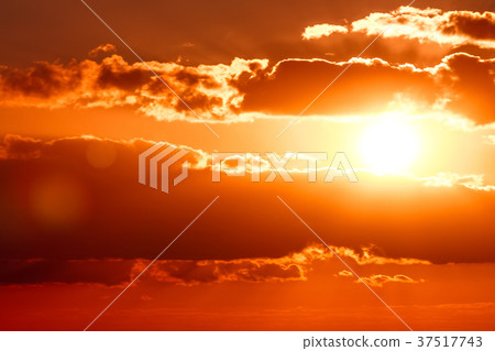 Romantic sunset over the sea Romantic sunset over the sea 37517743