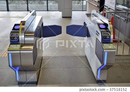 Automatic ticket gate 37518152