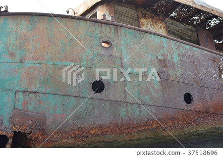 Close-up of an old rusty ship 37518696