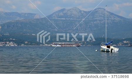 Touristic boat while sailing 37518698