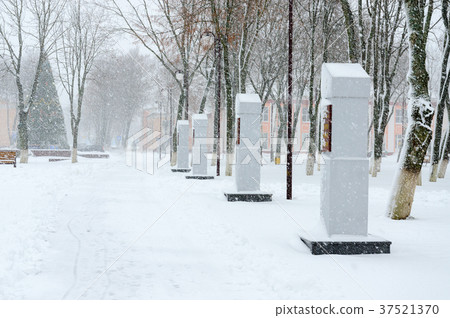 Heavy snowfall, snow-covered park in town Heavy snowfall, snow-covered park in town 37521370