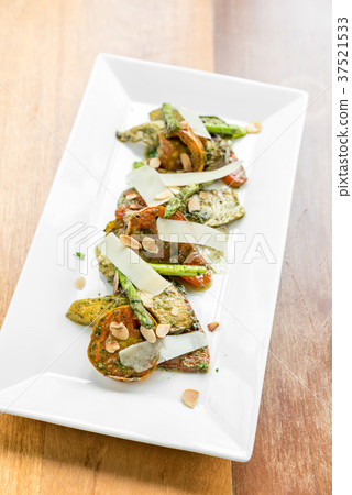Grilled vegetables 37521533