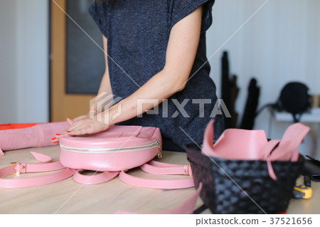 Seamstress won pink backpack and purse. Seamstress won pink backpack and purse. 37521656