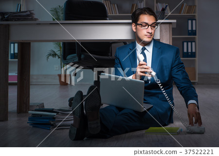 Businessman working overtime long hours late in Businessman working overtime long hours late in 37522221