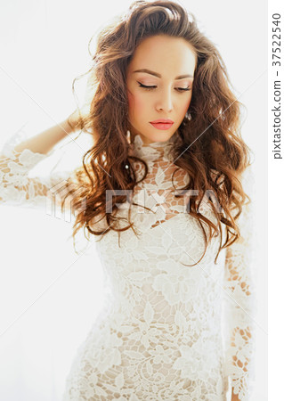 Beautiful woman in white dress Beautiful woman in white dress 37522540