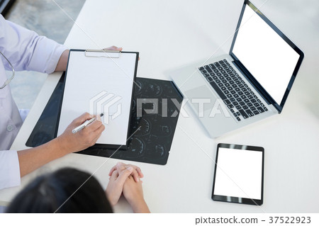 Professor Doctor presenting report and recommend a method with p Professor Doctor presenting report and recommend a method with p 37522923