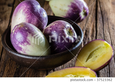 South American fruit sweet cucumber. Pepino dulce 37523362