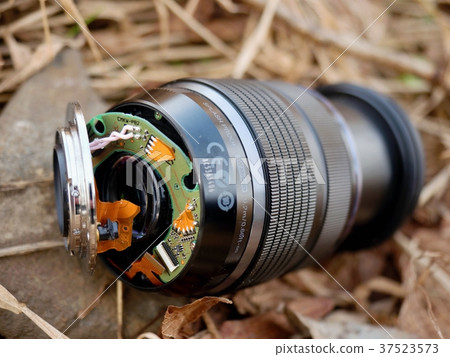 My Olympus 12-40 f2.8 lens with camera fall down My Olympus 12-40 f2.8 lens with camera fall down 37523573