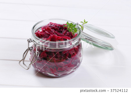 pickled red cabbage 37524112