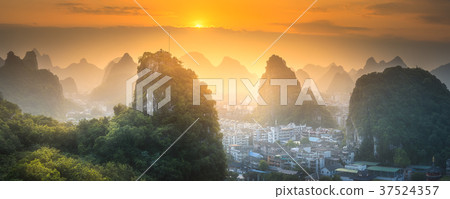 Li River and Karst mountains Guilin, Yangshuo Li River and Karst mountains Guilin, Yangshuo 37524357