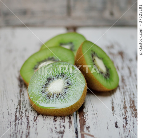 kiwi fruit isolated on white background kiwi fruit isolated on white background 37525191