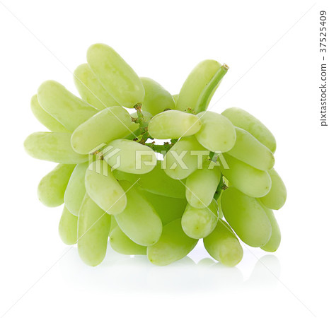 圖庫照片: green grape isolated on white background