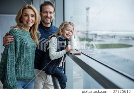 Happy family expecting for the flight 37525613