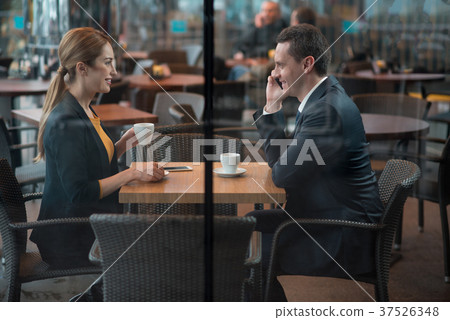 Cheerful colleagues having lunch in cafe 37526348