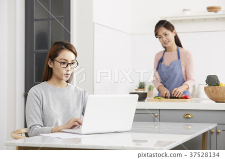 媽媽,女兒,生活,韓國人 媽媽,女兒,生活,韓國人 37528134