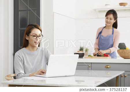 媽媽，女兒，生活，韓國人 37528137