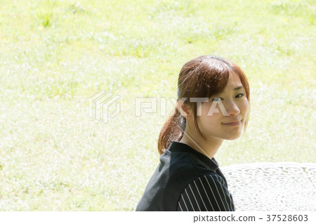 Garden Woman (Nihon Keizai University) Garden Woman (Nihon Keizai University) 37528603