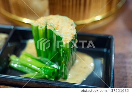 Spinach with sesame sauce 37531683