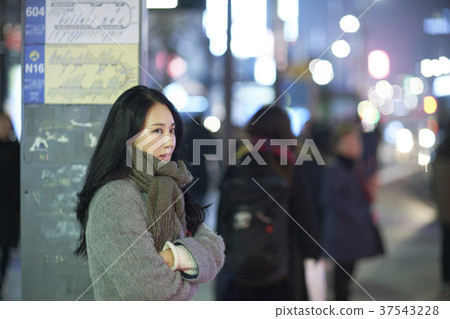 首爾明洞之夜 37543228