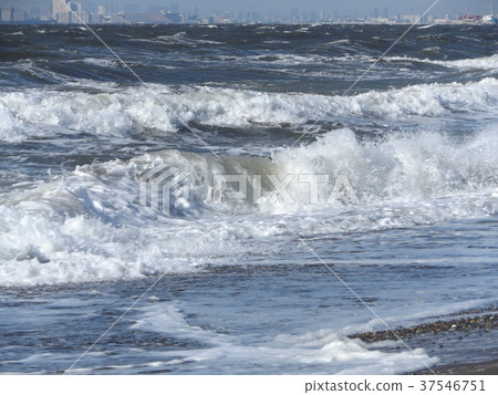 White waves on the Inage Coast on a windy day White waves on the Inage Coast on a windy day 37546751