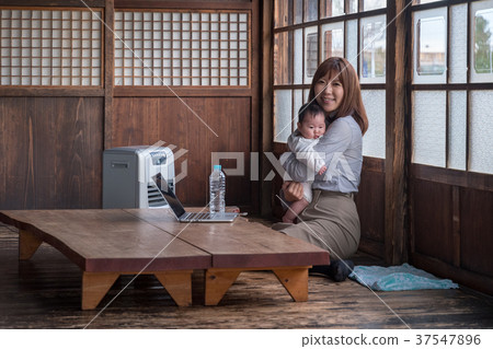 在日本的房子里遠程辦公 在日本的房子里遠程辦公 37547896