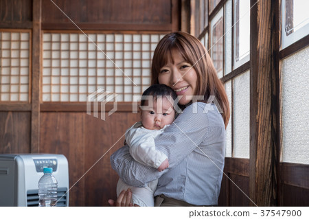 在日本的房子里遠程辦公 在日本的房子里遠程辦公 37547900