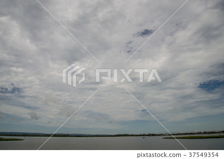 Sky and reservoir 37549354