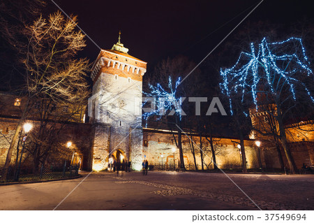 Florian Gate in Old Town in Krakow at night 37549694