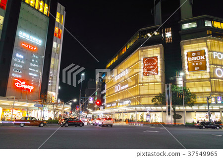 Shijokawaramachi交叉路口在晚上 Shijokawaramachi交叉路口在晚上 37549965